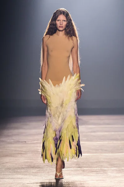 Look 19